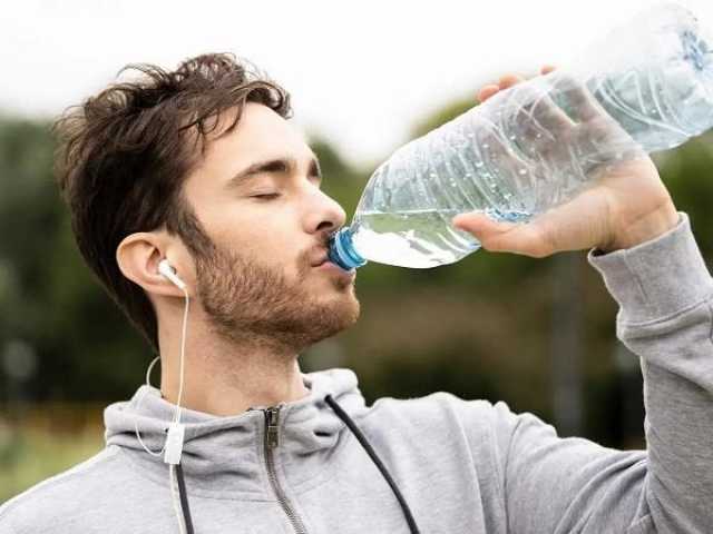تؤدي للوفاة.. جمال شعبان يحذر من شرب لتر ماء في هذه الحالة