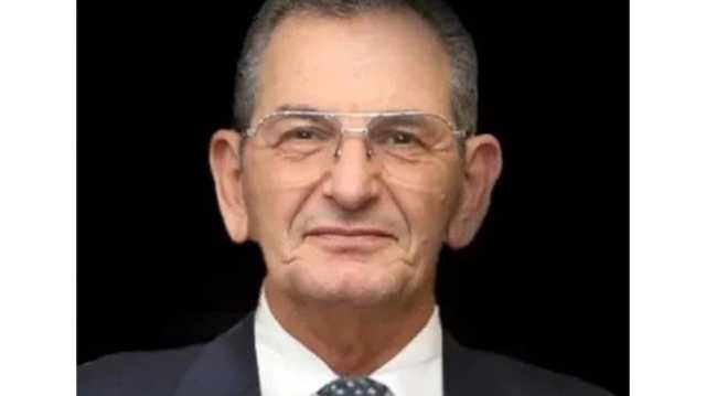 قامة كبيرة.. زاهي حواس ينعى مستشار الرئيس للشئون المالية