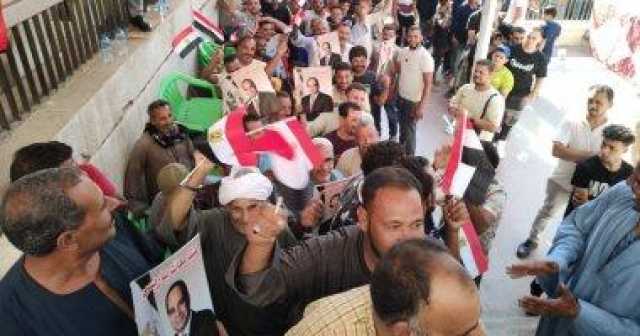 طوابير على مقرات الانتخابات الرئاسية قبل فتح باب التصويت