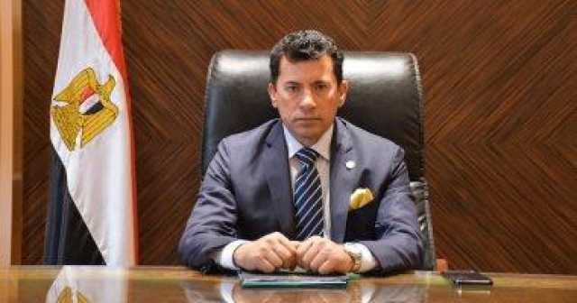 وزير الشباب والرياضة ومحافظ الجيزة يستقبلان شعلة أسبوع شباب الجامعات الـــــ ١٣