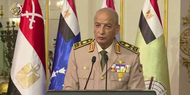 وزير الدفاع يكرم قادة القوات المسلحة المحالين للتقاعد