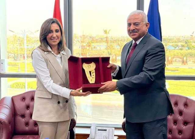 وزيرة الثقافة تلتقي محافظ السويس لبحث سبل التعاون