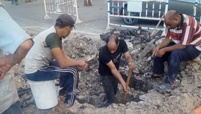 محافظ الجيزة يتفقد أعمال إصلاح كسر بماسورة مياه ٤٠٠ مم بفيصل