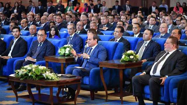 السيسي يشهد فيلماً تسجيلياً عن إنجازات الري بمؤتمر حكاية وطن