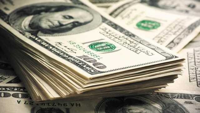 لماذا تراجع سعر الدولار في السوق الموازي؟.. أستاذ اقتصاد يكشف الأسباب
