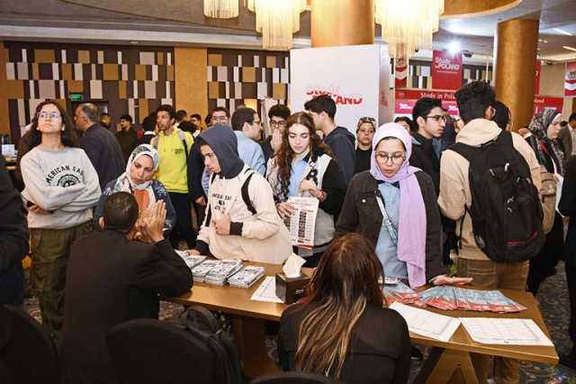 رئيس جامعة عين شمس يتفقد الدورة الـ 14 للملتقى والمعرض الدولي للتعليم العالي والتدريب