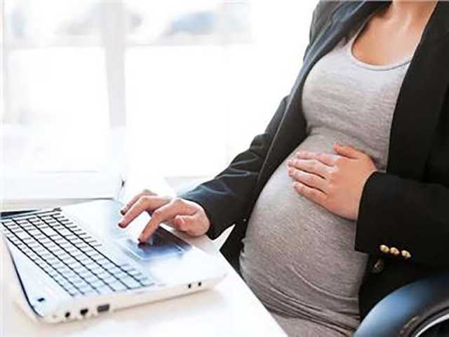 وفقا للقانون الجديد ..هل يجوز فصل المرأة من العمل أثناء إجازة الوضع ؟