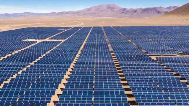 بقدرة 200 ميجاوات.. بدء التشغيل التجاري للمحطة الشمسية كوم أمبو - أسوان