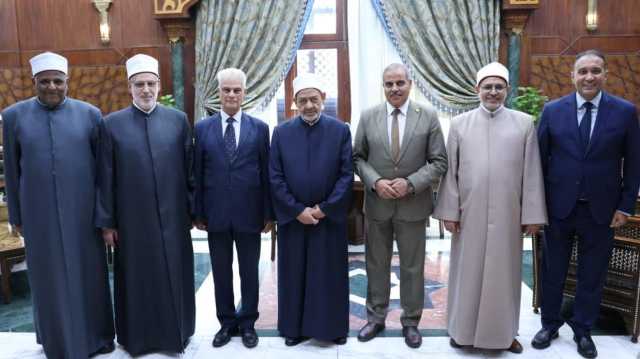 الإمام الأكبر يستقبل مجلس الإدارة الجديد للرابطة العالمية لخريجي الأزهر