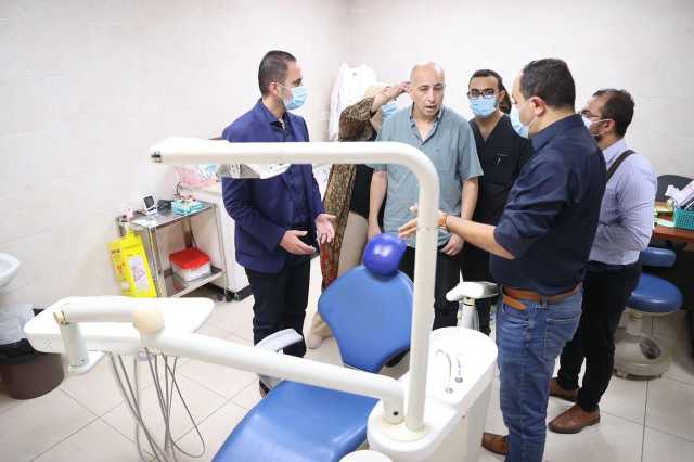 نائب وزير الصحة يتفقد مستشفى هليوبوليس.. ويوصي بصرف مكافاة لفريق مكافحة العدوى