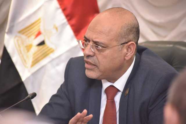 وزير العمل يعلن حل أزمة عمال شركتي مفكو حلوان وإنترمت للمقاولات