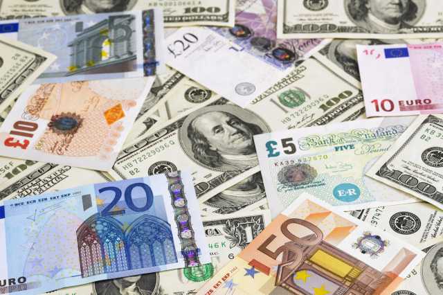 عالمياً.. الدولار يلامس أعلى مستوى في أسبوعين