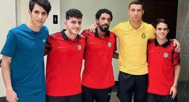 الشرطة العراقية ورونالدو في صورة تذكارية