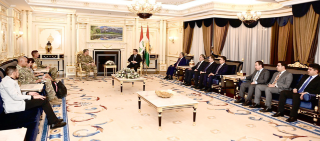 مسرور بارزاني يجري مباحثات عسكرية مع من التحالف الدولي