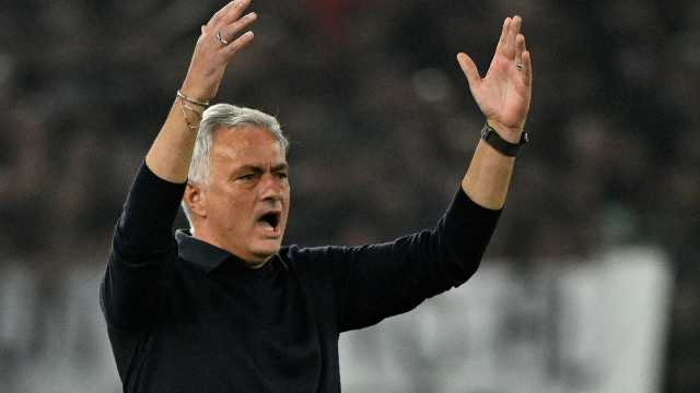 الأكبر في تاريخ كرة القدم.. مورينيو: رفضت عرضاً ضخماً من الهلال السعودي
