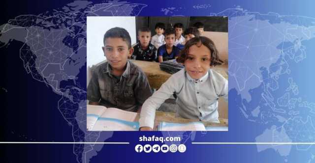 بعد الفيديو المتداول.. التربية تكرّم معلماً تكفل بتعليم طالبين وتفتتح صفاً لليافعين في مدرسته
