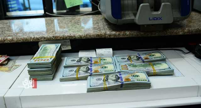 الدولار يفتتح الأسبوع منخفضاً مقابل الدينار في بغداد وأربيل