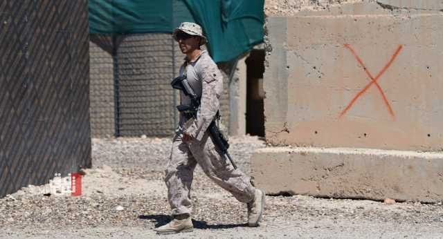 بعد انفجار حقل العمر.. مدفعية التحالف الدولي تستهدف مواقع الفصائل بدير الزور