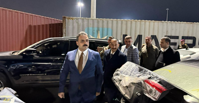 المنافذ العراقية تضبط سيارات مخالفة وتهديها لدوائر الدولة