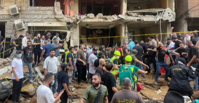 إسرائيل تقصف بلدات جنوبي لبنان بقنابل حارقة وتهدد باستهداف بيروت