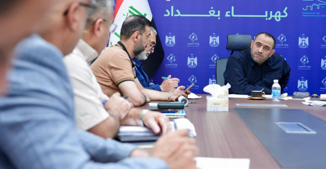 وزير الكهرباء يتابع عملية فك الاختناقات ويصدر توجيها لمديري الدوائر