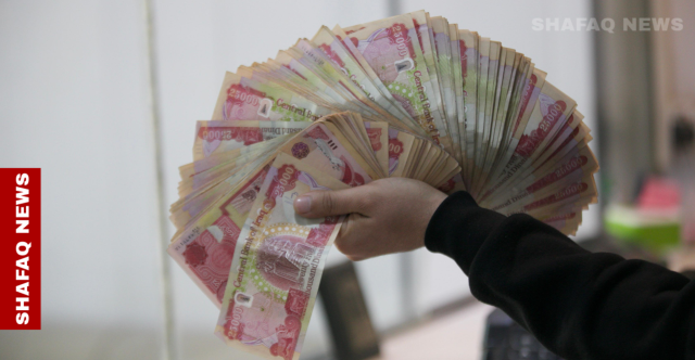 مع تراجع أسعار النفط.. رسائل حكومية للموظفين والمتقاعدين في العراق