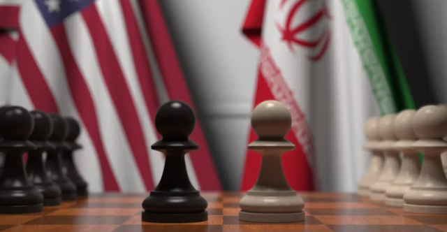 مباشرة أم غير مباشرة؟.. فريقان إيرانيان يتنازعان القرار وروحاني يقول كلمته
