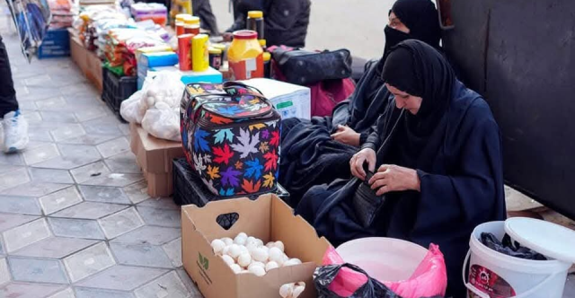 البصرة تزيل بسطات الإيرانيين من شارع الكويت