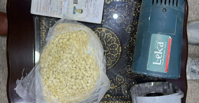 كانت مخبأة داخل كوسرة.. ضبط مسافر بحوزته 4 آلاف حبة مخدرة بالشلامجة
