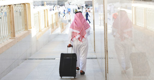 غرامة وسجن.. السعودية تحذر الحجاج والمعتمرين المتأخرين عن المغادرة