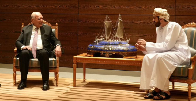 فؤاد حسين يصل عُمان لتبادل وجهات النظر بشأن التحديات الراهنة
