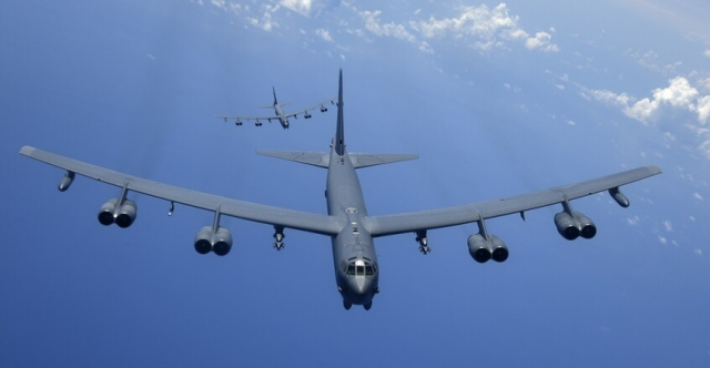 وصول تعزيز جديد.. القاذفات الأمريكية B-52 تنضم إلى القوة الضاربة في دييغو غارسيا