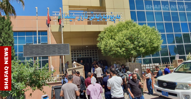 موظفو مديرية ماء السليمانية يقاطعون الدوام احتجاجاً على تأخر رواتبهم (صور)