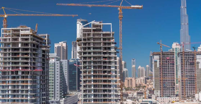 100 مليار دولار في مهب الريح .. نقص السيولة يهدد مشاريع العراق الخدمية