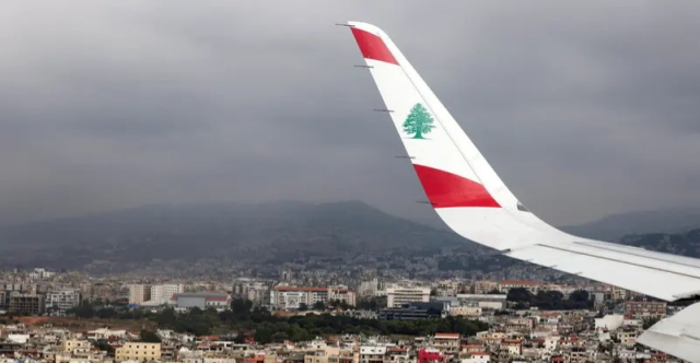 صحيفة: فصل موظفين بمطار بيروت بعد محاولة تهريب ذهب لحزب الله