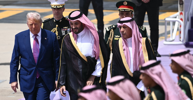 رؤية إيرانية: ترامب يعود إلى الخليج بحثاً عن البقرة الحلوب وخريطة نفوذ