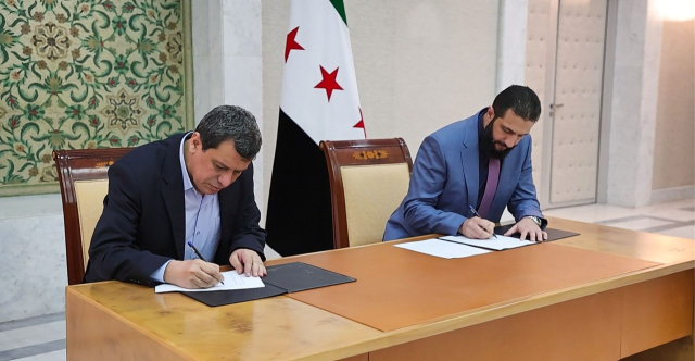 لتحقيق توافق سياسي.. تفاهمات بين دمشق وقسد لتعديل بنود الإعلان الدستوري