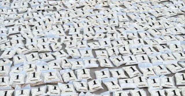 العراق يحبط محاولة مسافر أجنبي تهريب 600 ألف حبة مخدرة نحو الكويت