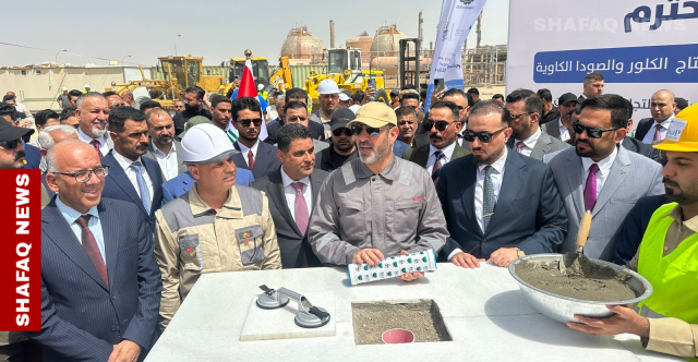 بمواصفات عالمية.. وزير الصناعة يضع حجر الأساس لأكبر مشروع كيمياوي جنوبي العراق