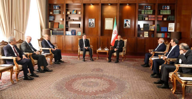 رئيس إقليم كوردستان يجتمع مع الرئيس الإيراني في طهران