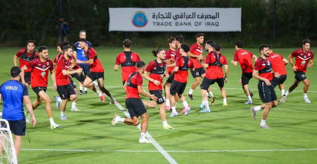أرنولد يباشر بتدريبات صارمة ومكثفة للاعبي المنتخب العراقي