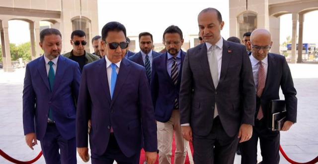 محافظ نينوى يبحث مع القنصل التركي تشغيل مطار الموصل الدولي