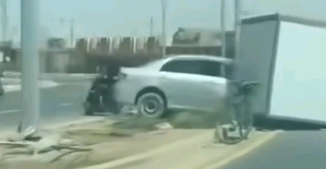 سامراء.. إصابة شبان احتموا بكشك فدهستهم عجلة مسرعة