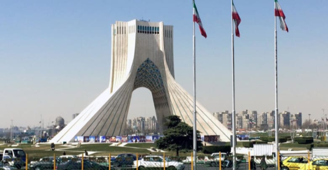 إيران تنتقد قرار ترامب بحظر السفر وتعده عداءً عميقاً للإيرانيين والمسلمين