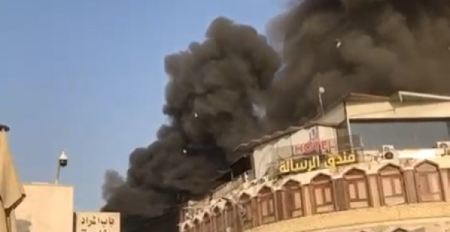 بغداد.. اندلاع حريق في شارع باب المراد بالكاظمية
