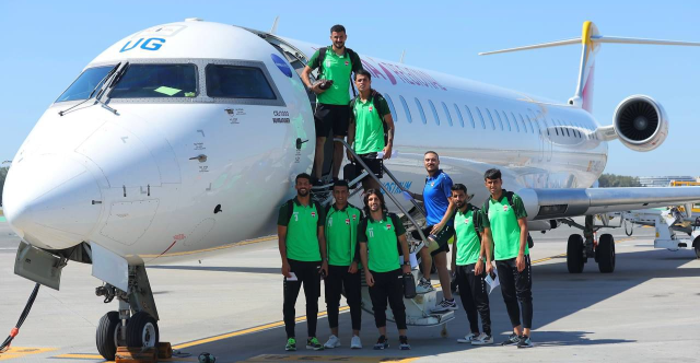 برفقة ارنولد .. منتخب العراق يتوجه الى بغداد ليستعد للملحق الآسيوي