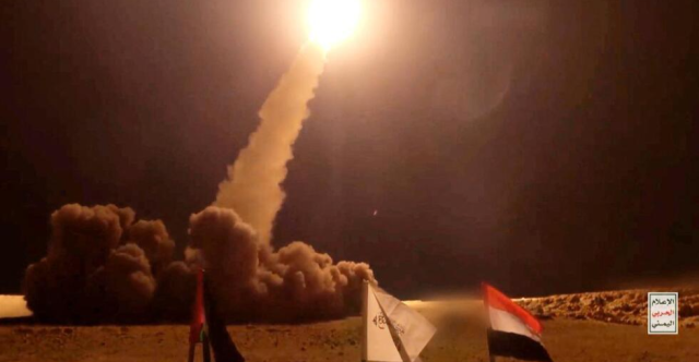 الحوثيون يعلنون استهداف مواقع حساسة في إسرائيل