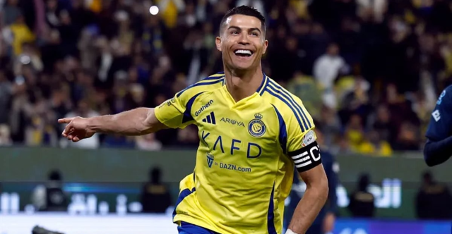 رسمياً.. رونالدو يجدد عقده مع النصر إلى الأبد