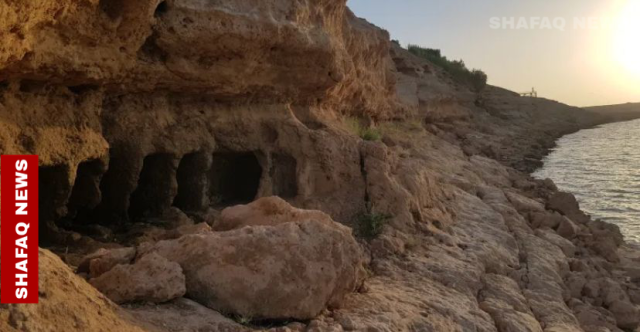 مملكة تلبس.. موتى جالسون في الأنبار (صور)