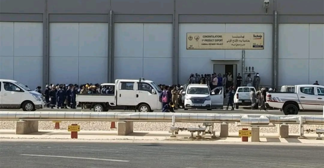 إضراب عمال شركة هندية يوقف تشغيل مصفى كربلاء وتحرك نيابي لحل الأزمة